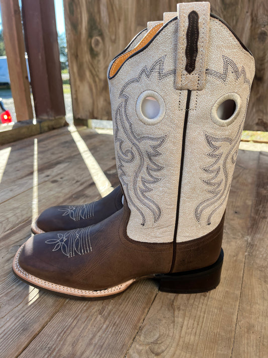 Women’s size 9 cowboy boots