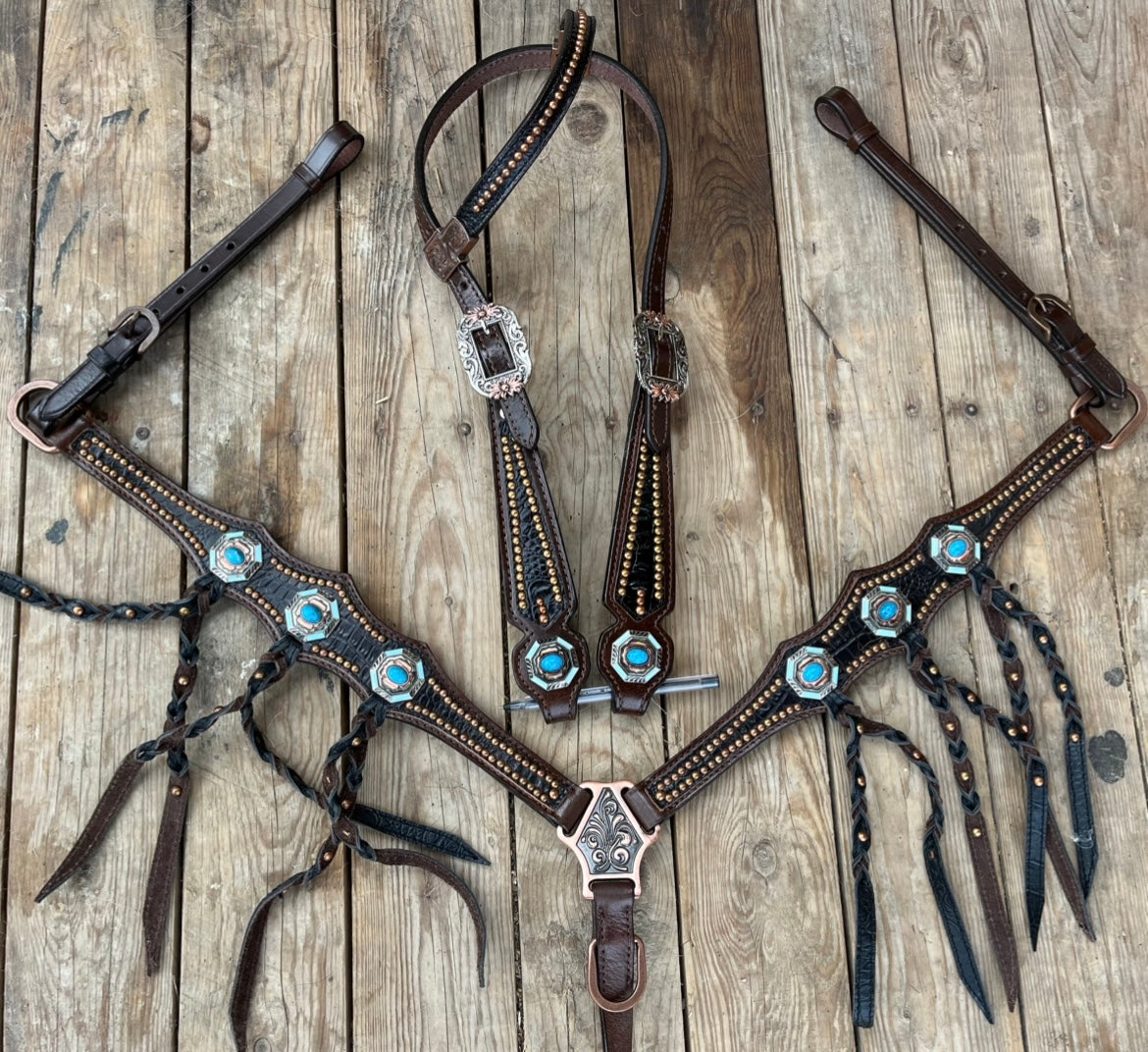 Black gator tack set