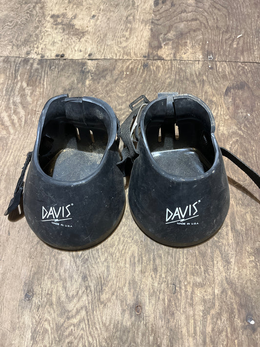Davis barrier boot pair size 1
