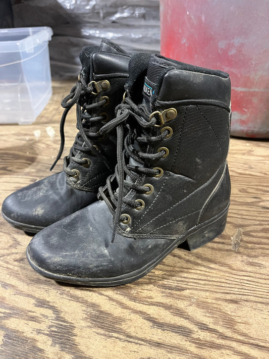 Kids size 33 winter paddock boots