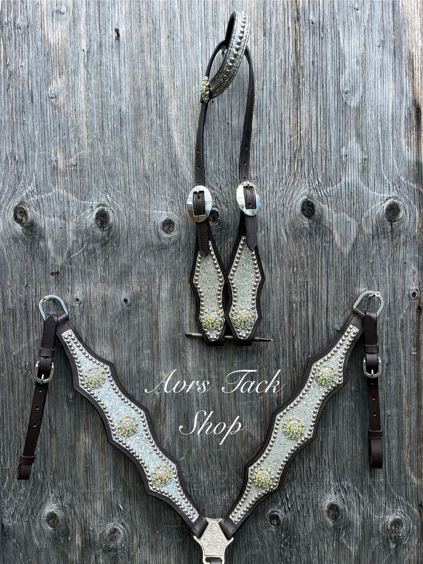 Silver sparkle tack set