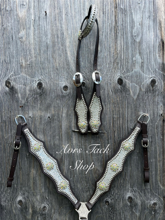 Silver sparkle tack set