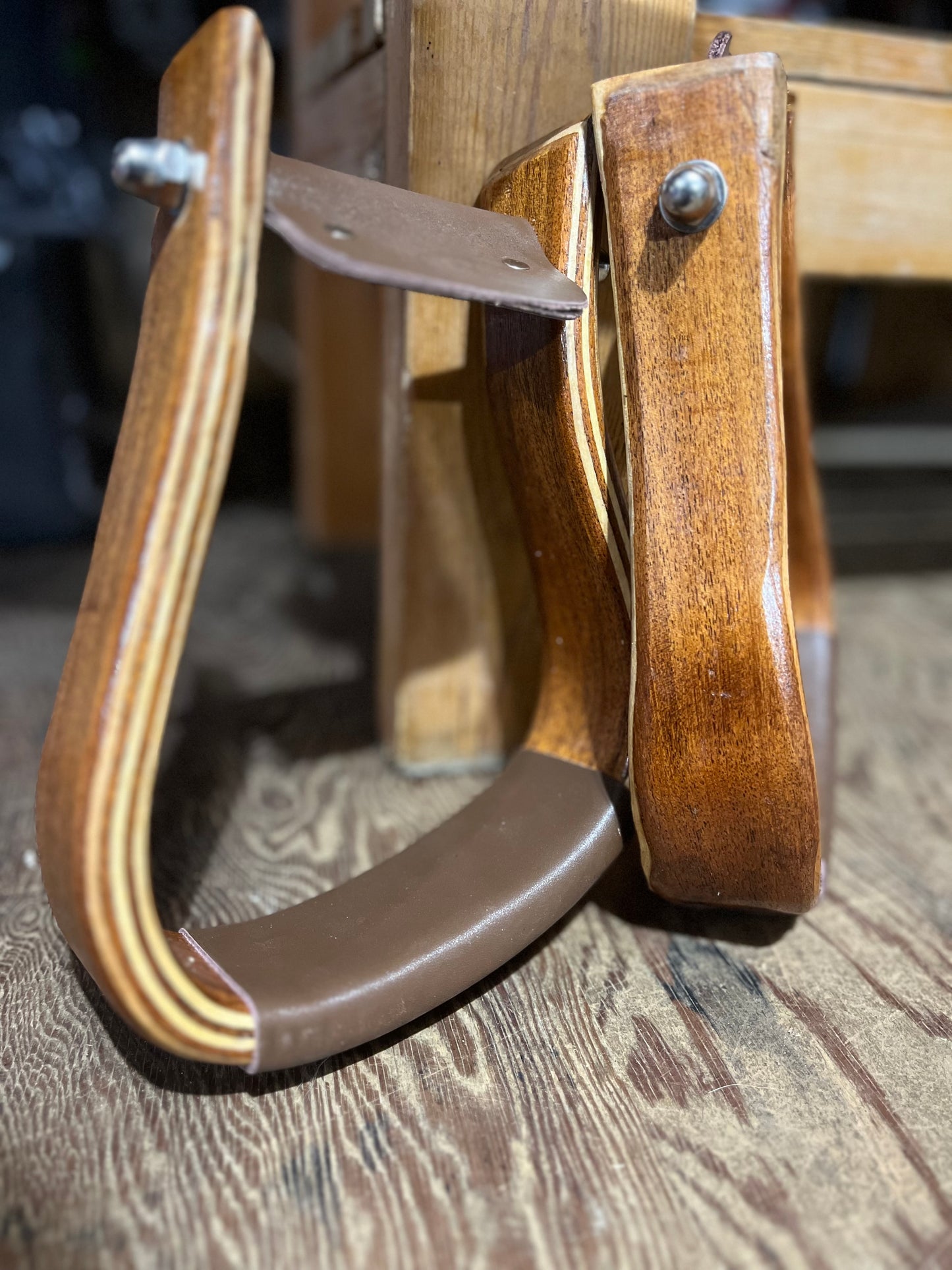 Angled wooden flat bottom stirrups