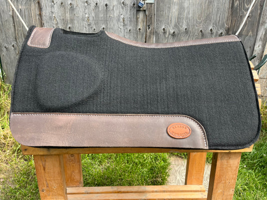 Klassy cowgirl barrel size 28x30 shoulder build up pad
