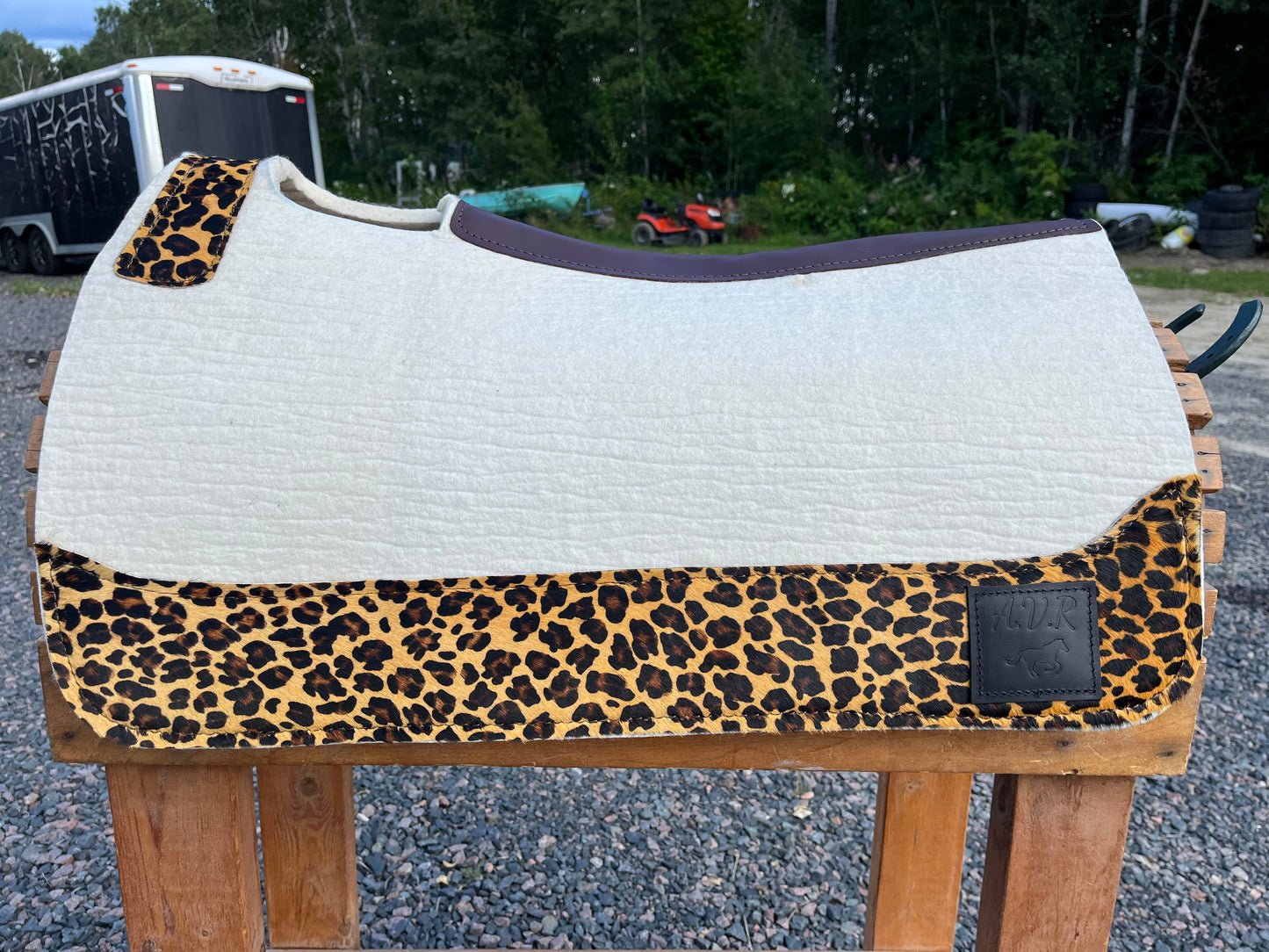 White Cheetah 28 x 1/2” Pad