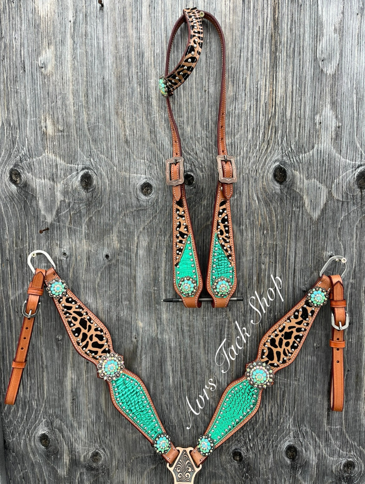 Green leopard tack set