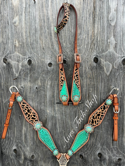 Green leopard tack set