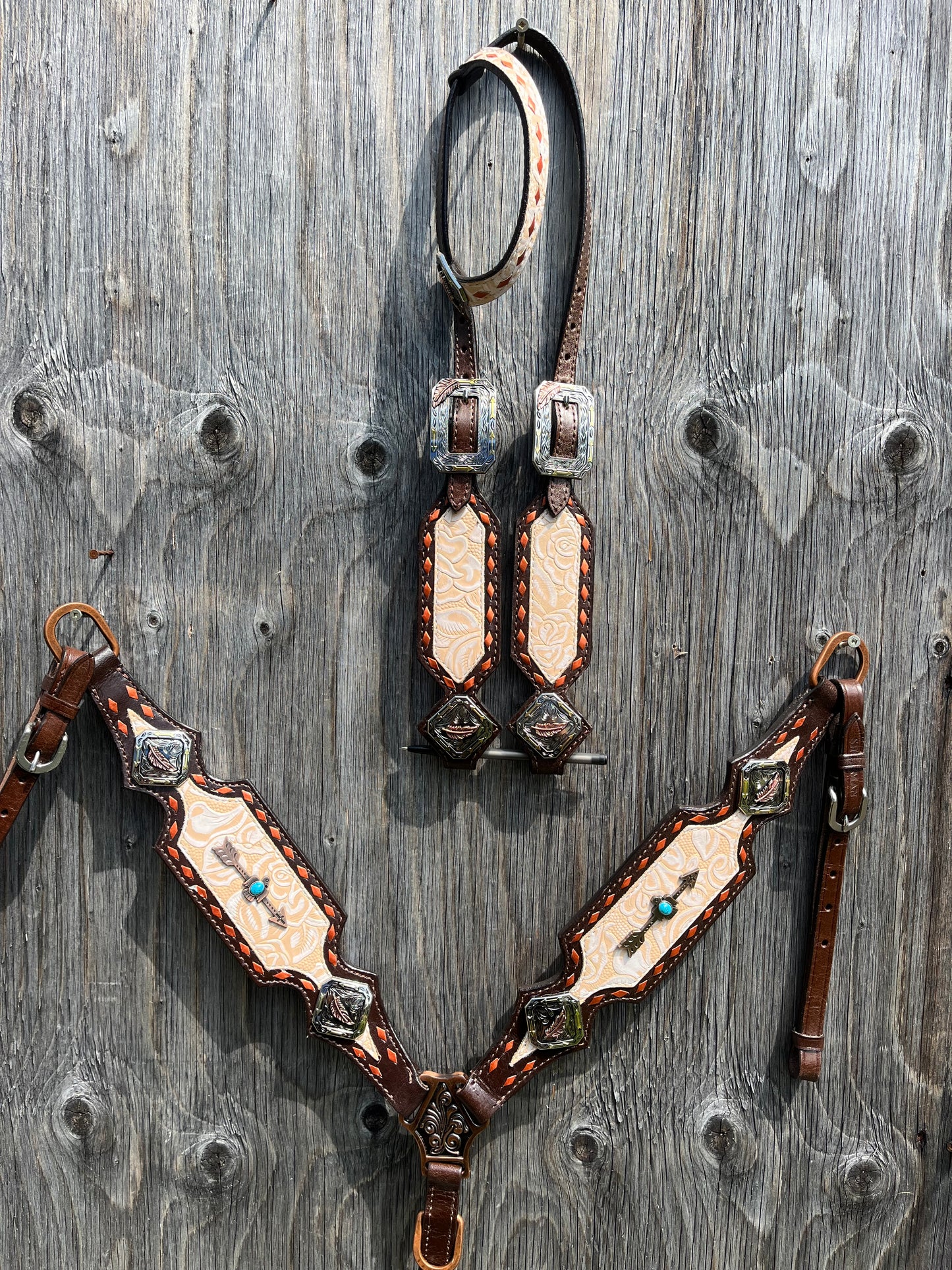 Thunderbird rose tack set