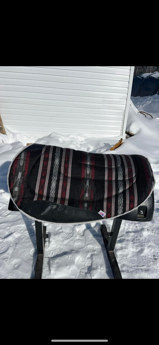 Round skirt western pad
