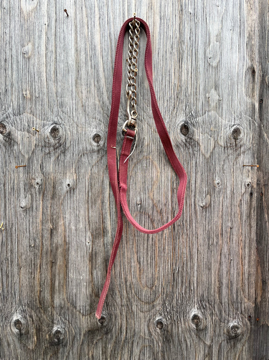 Burgundy nylon lead with chain