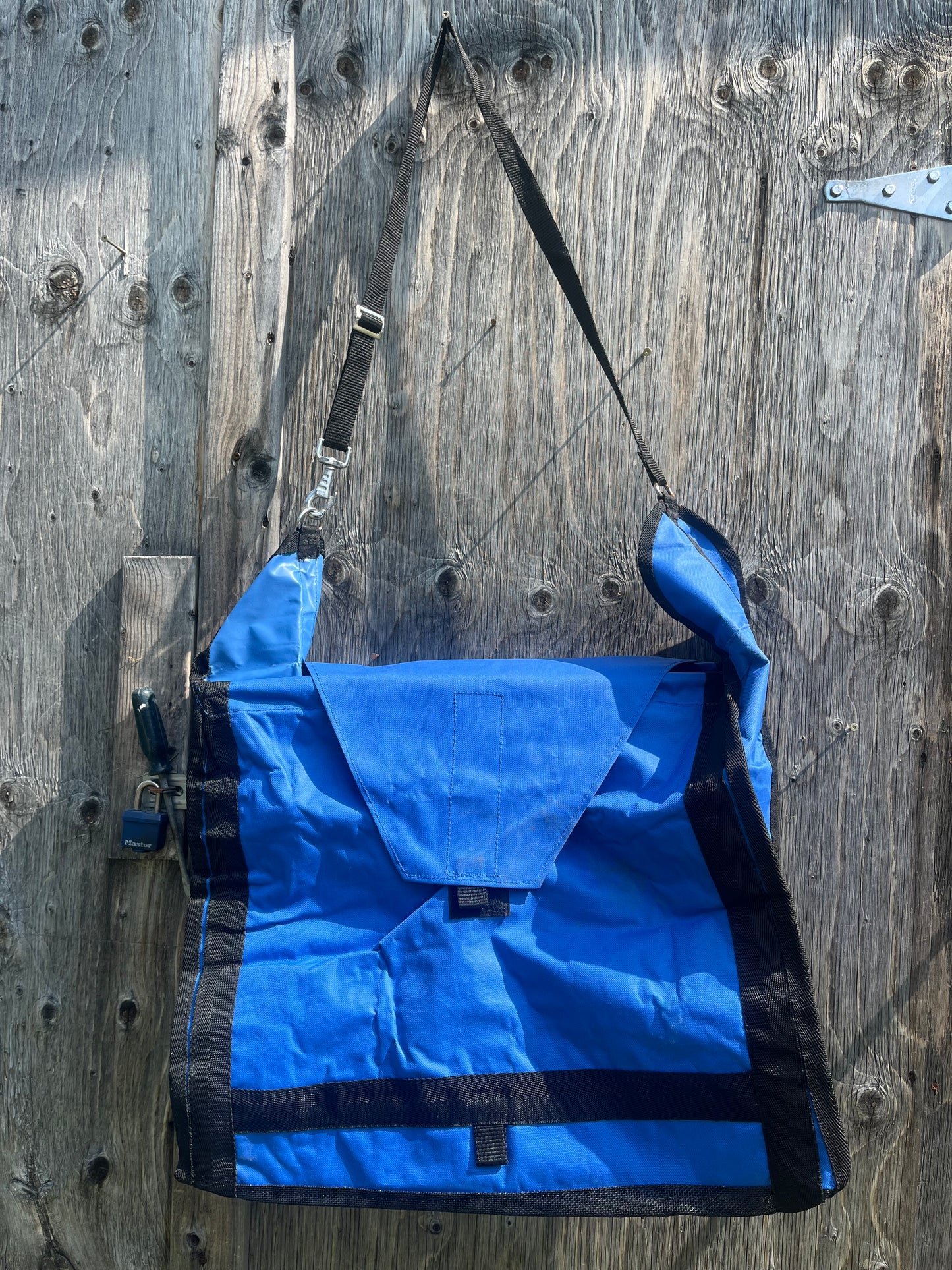 Top load hay bags mesh bottom