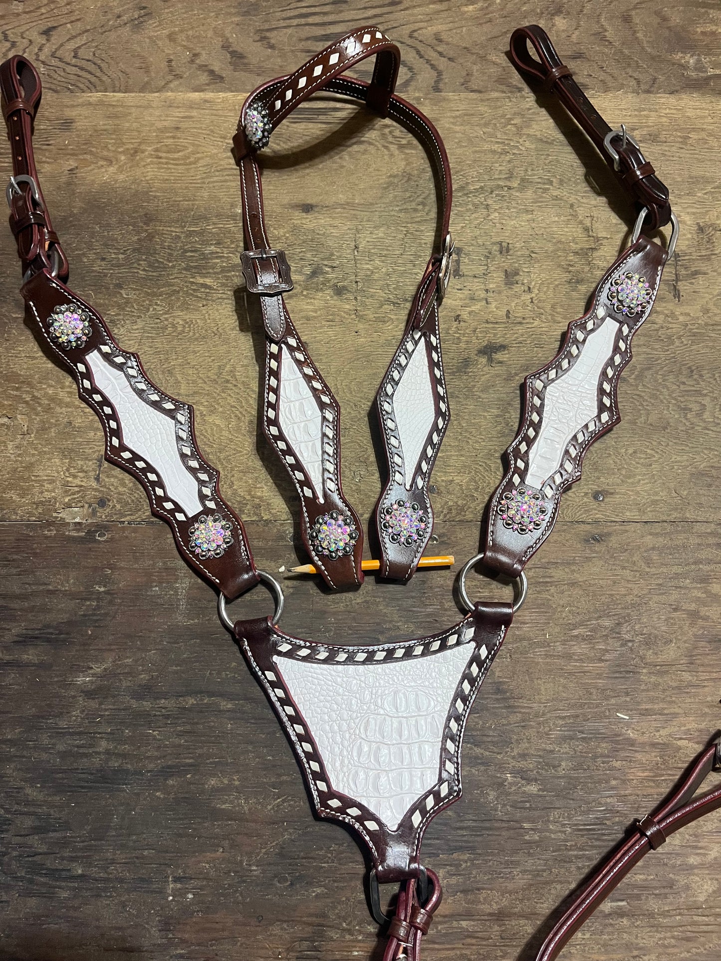 White gladiator one ear tack set