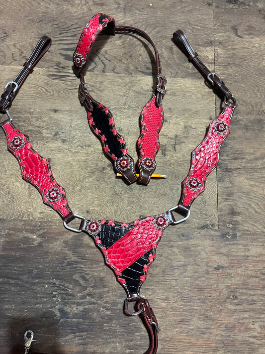 Red and black gladiator one ear tack set