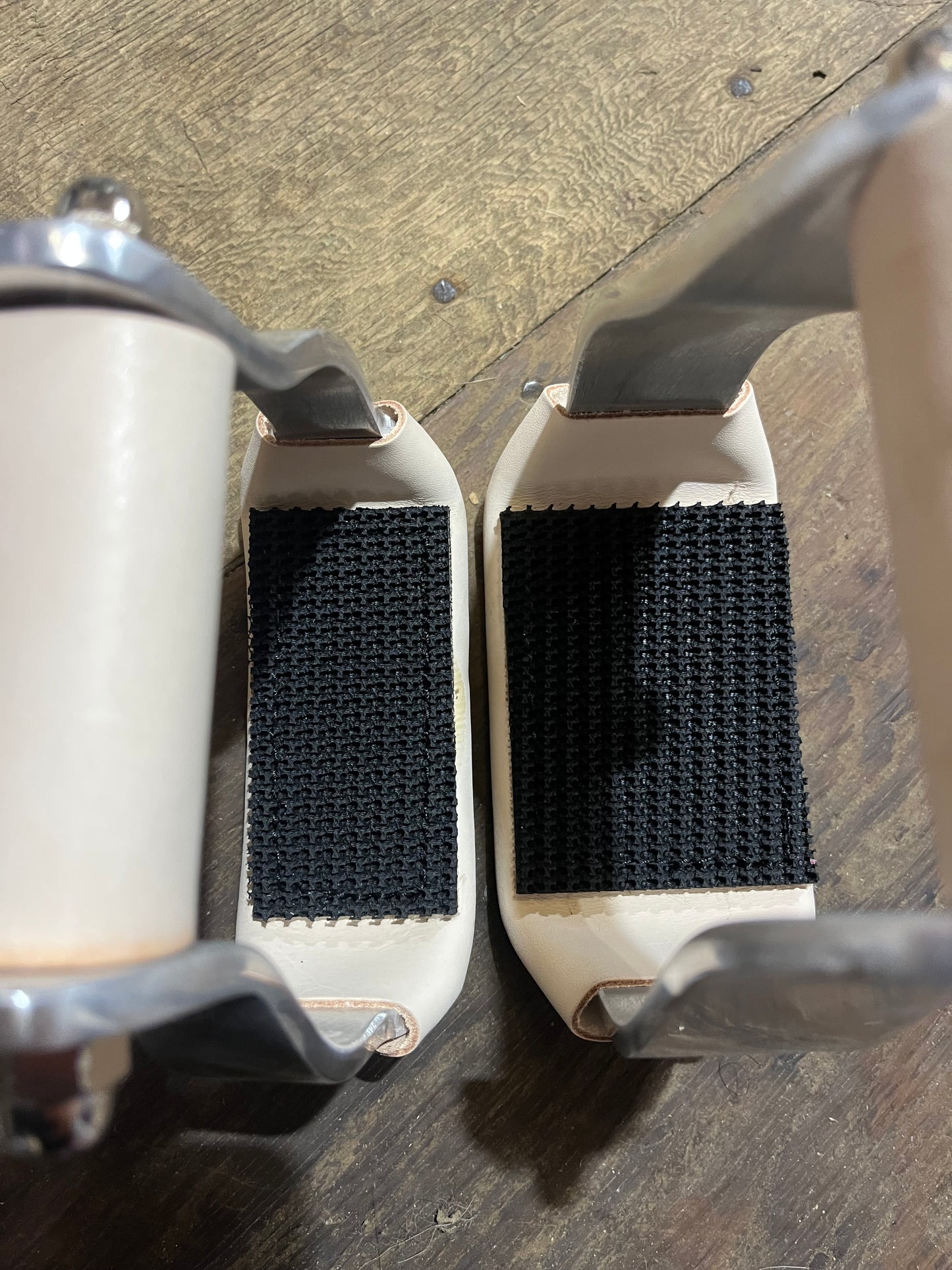 LARGE sure grip barrel stirrups. Photo 1 shows stirrups. Photo 2,3,4 shows sizing compared to regular stirrups