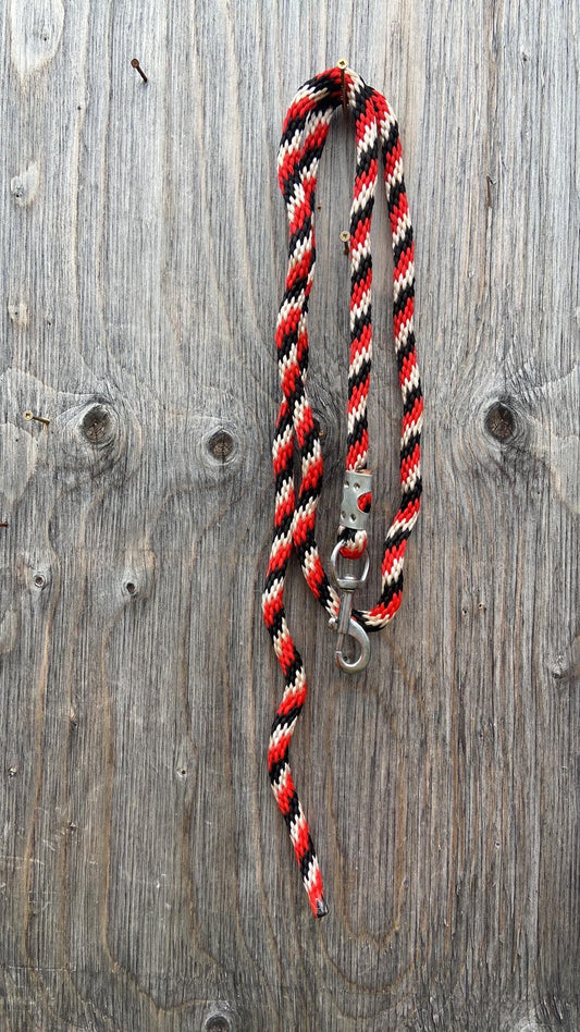 Lead rope with snap red black white