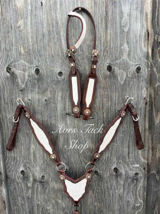 White gladiator one ear tack set