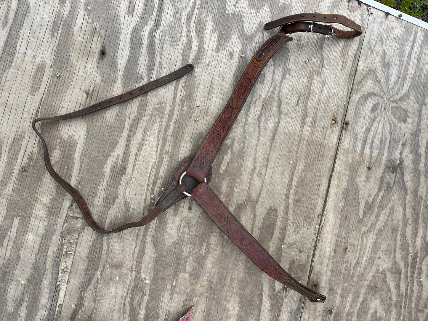 Leather breastplate needs tug and bottom buckle older