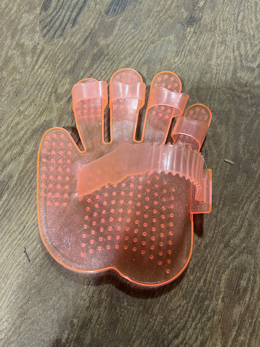 Pink curry mitt