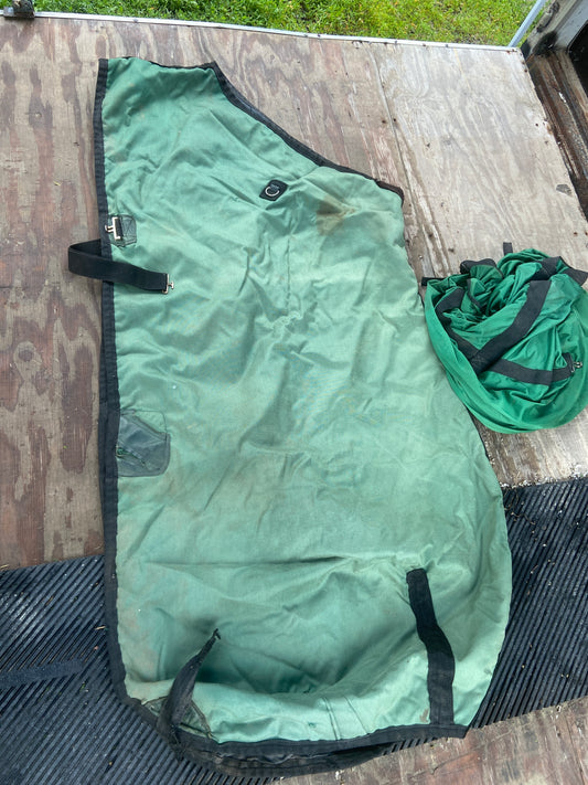 68 closed front winter stable sheet some wear