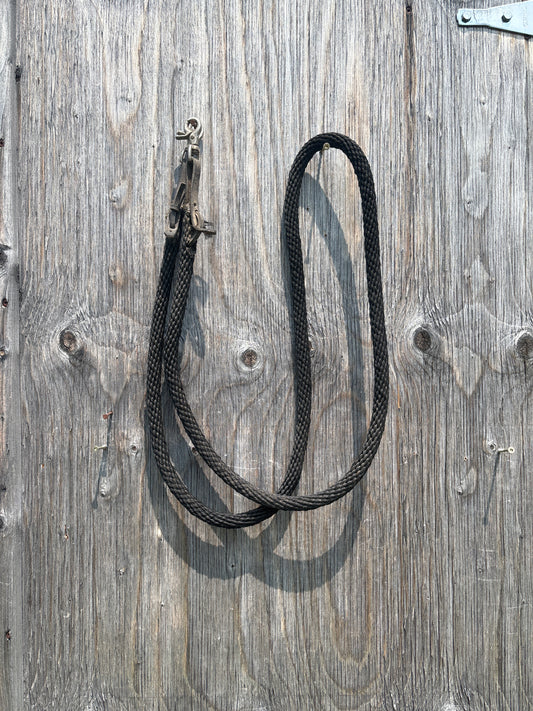 Black reins with snaps
