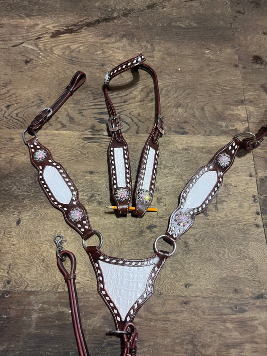 White buckstitch gladiator one ear tack set