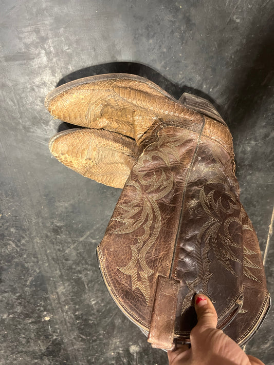 Cowboy boots size 9
