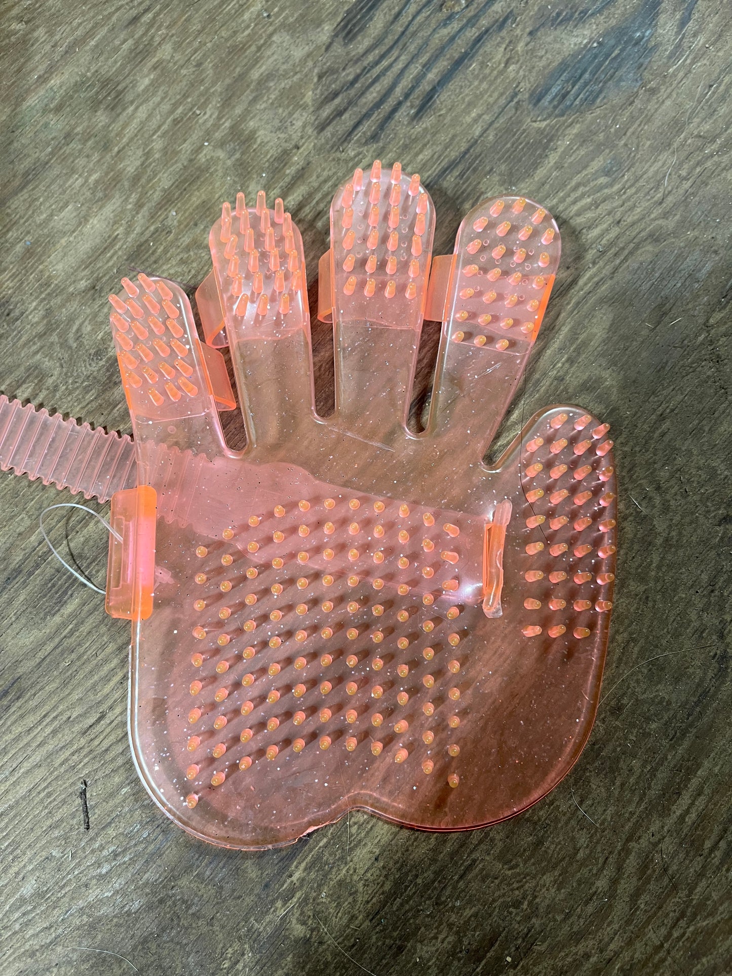 Pink curry mitt