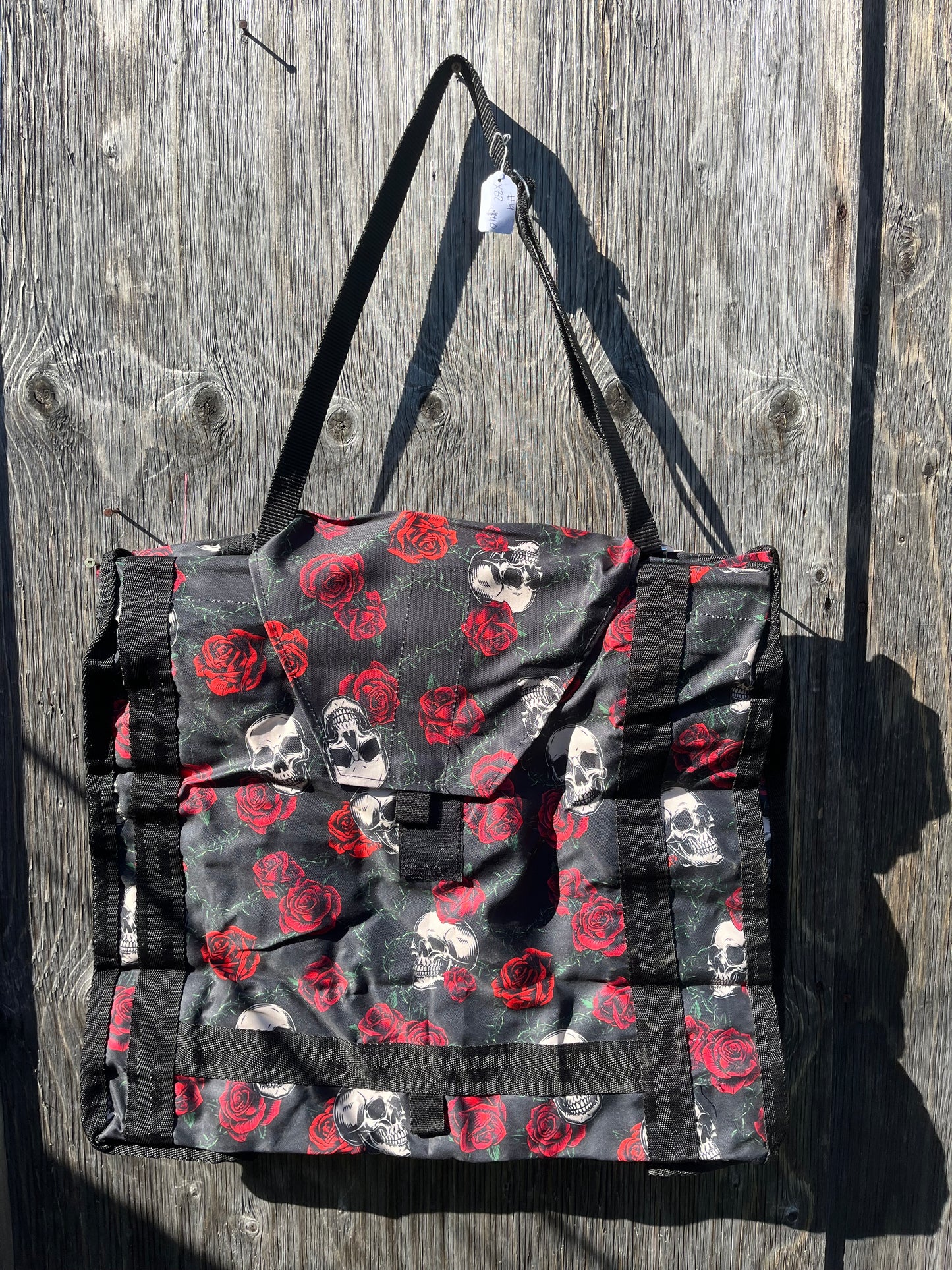Court of thorns top load hay bag
