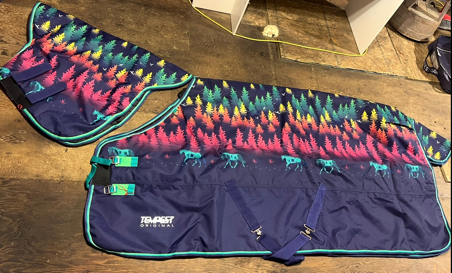 69” 200 gram beautiful horse print turnout with hood