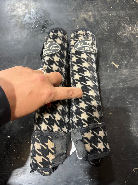 Medium pro choice hind smb boots, straps have wear