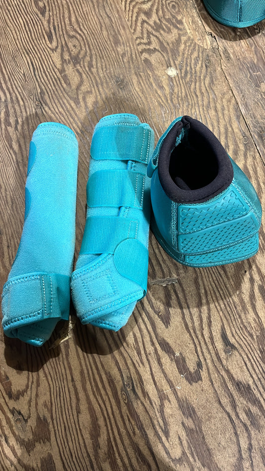 Large sport boot and matching bell boot set