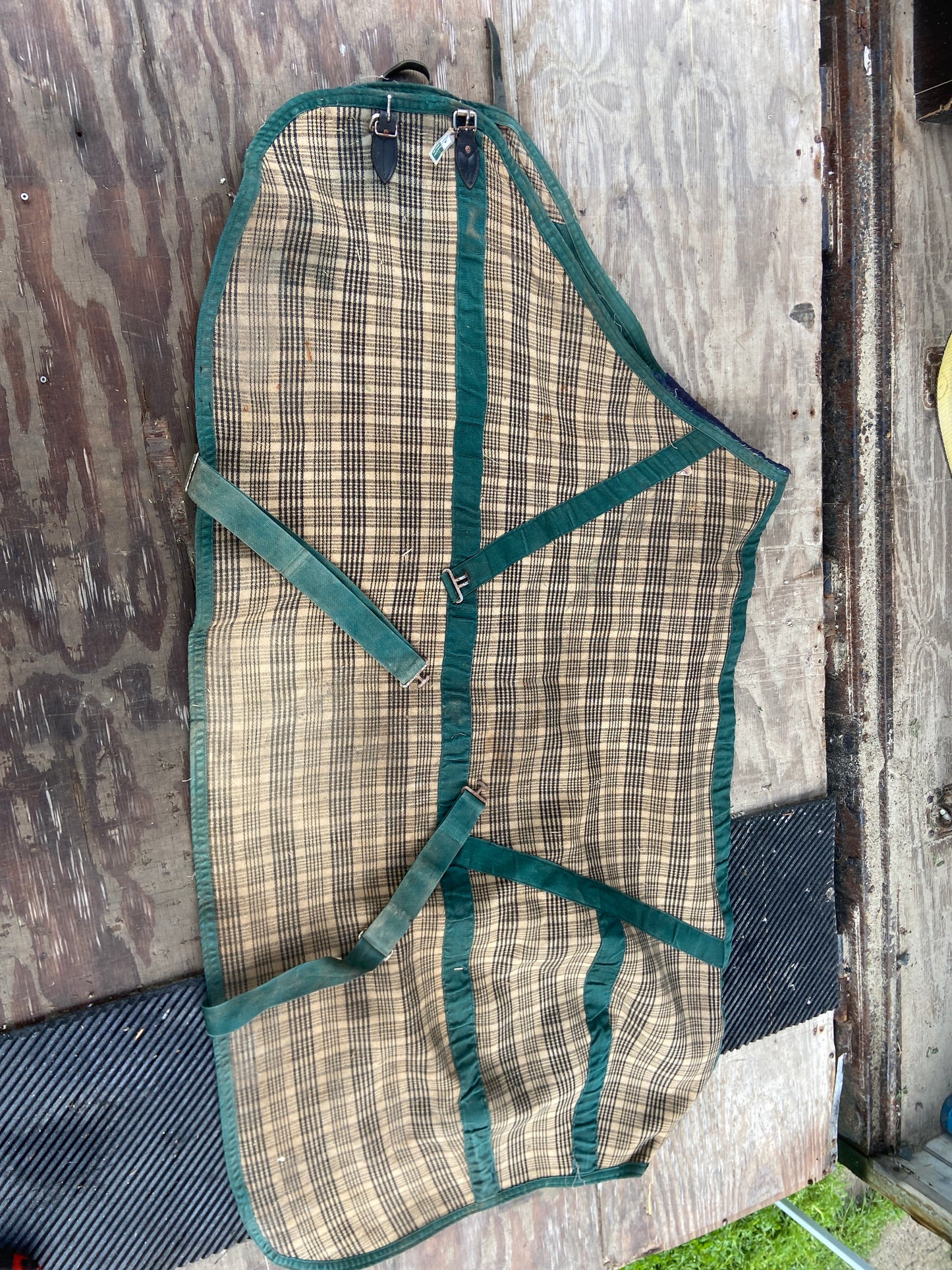 72 heavy stable piece of belly band has popped up but fully intact just cosmetic