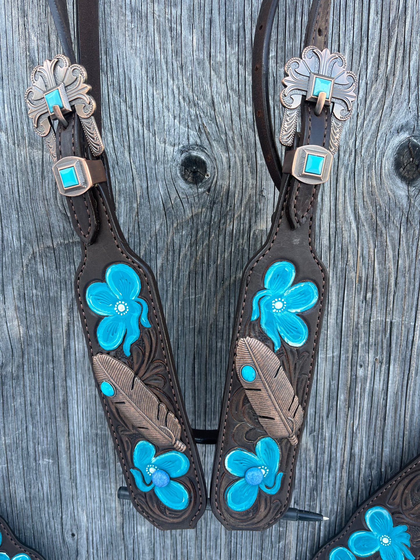 Blue flower and feather tack set