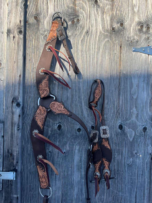 One ear tooled with slot concho tack set