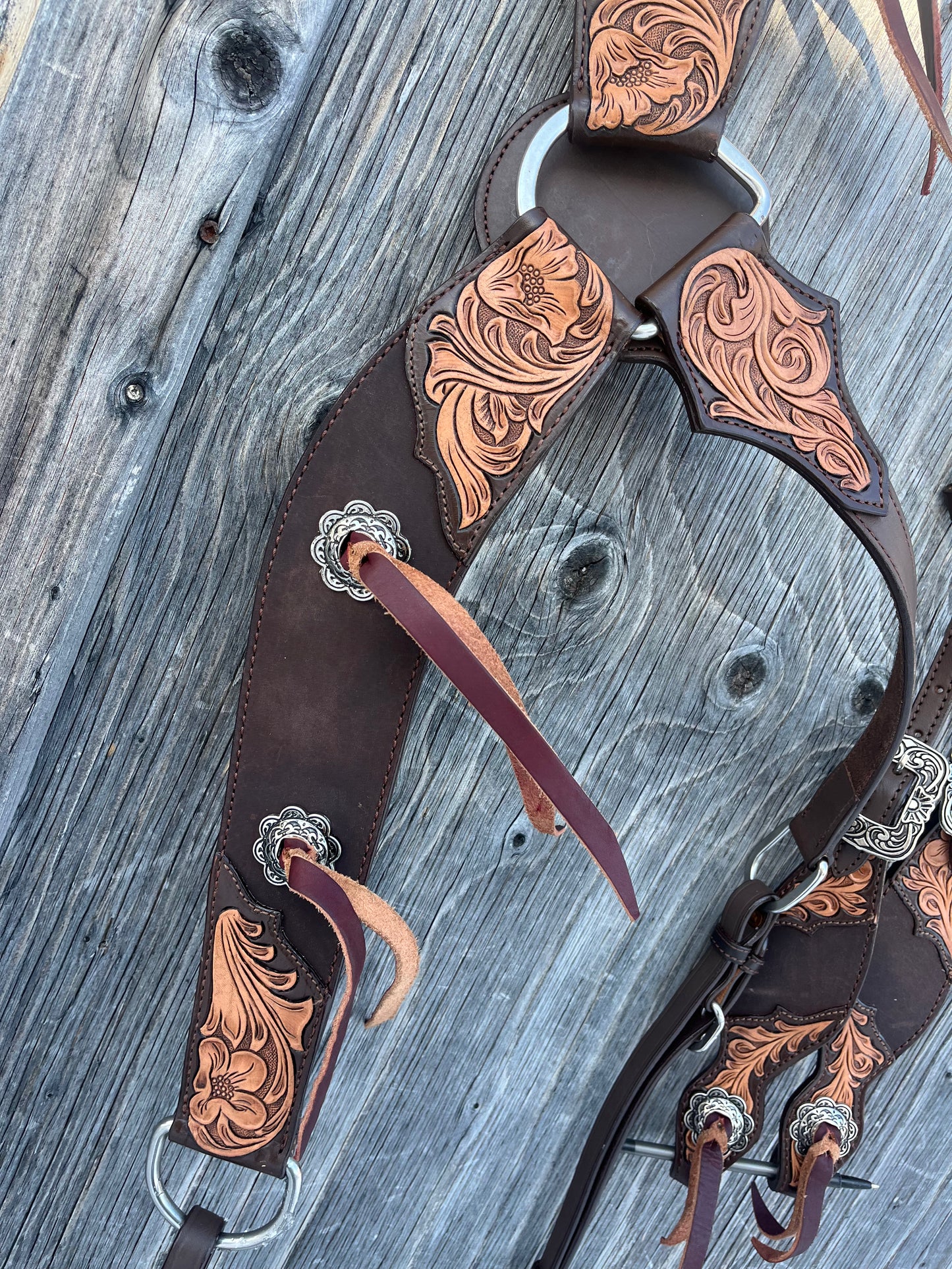 One ear tooled with slot concho tack set