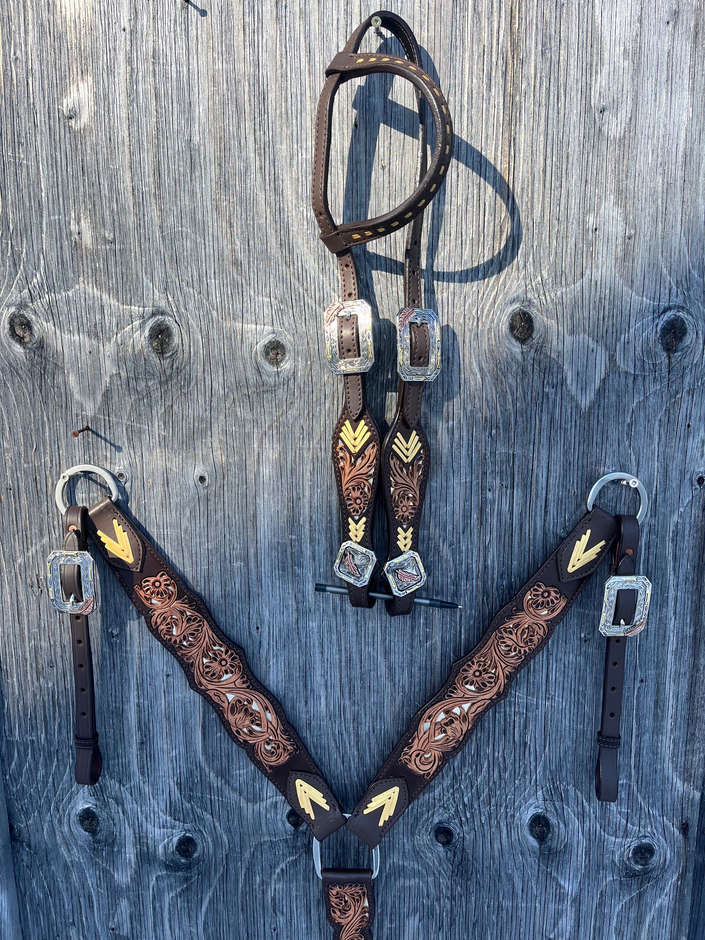 Tooled with yellow stitching one ear tack set
