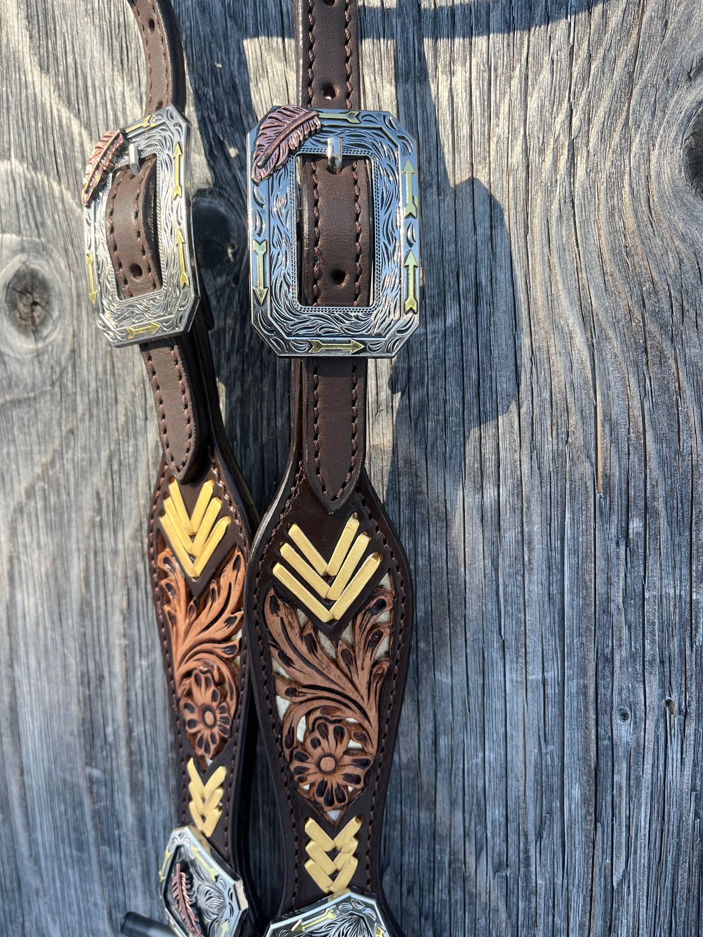 Tooled with yellow stitching one ear tack set