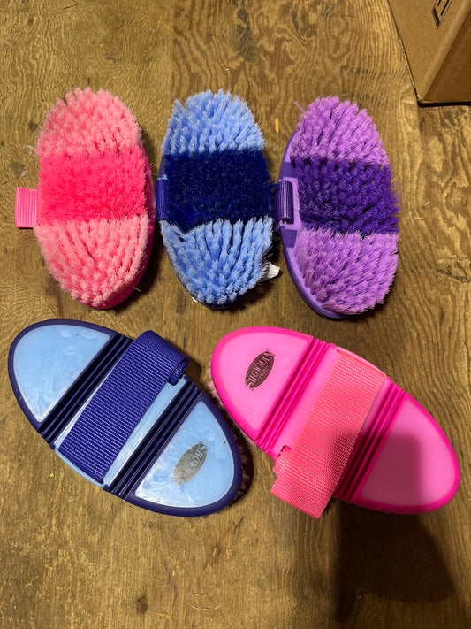 Trifold brush