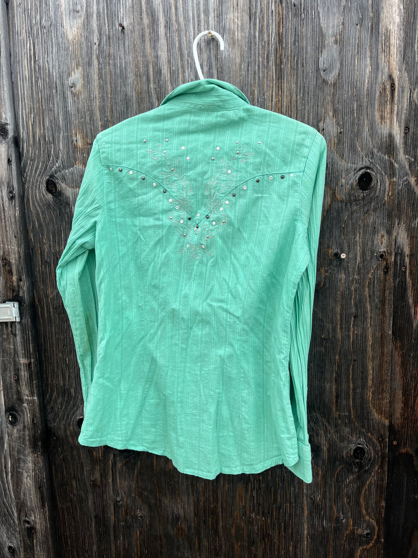 Wrangler small button up with blemish