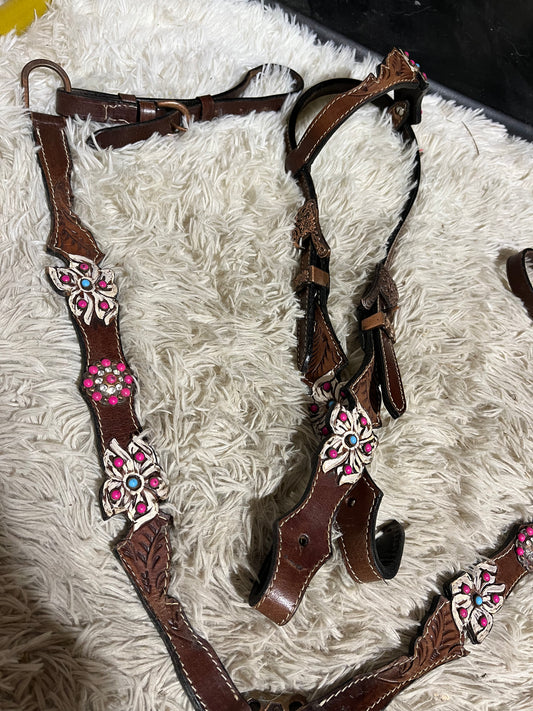 Handpainted flower tack set used