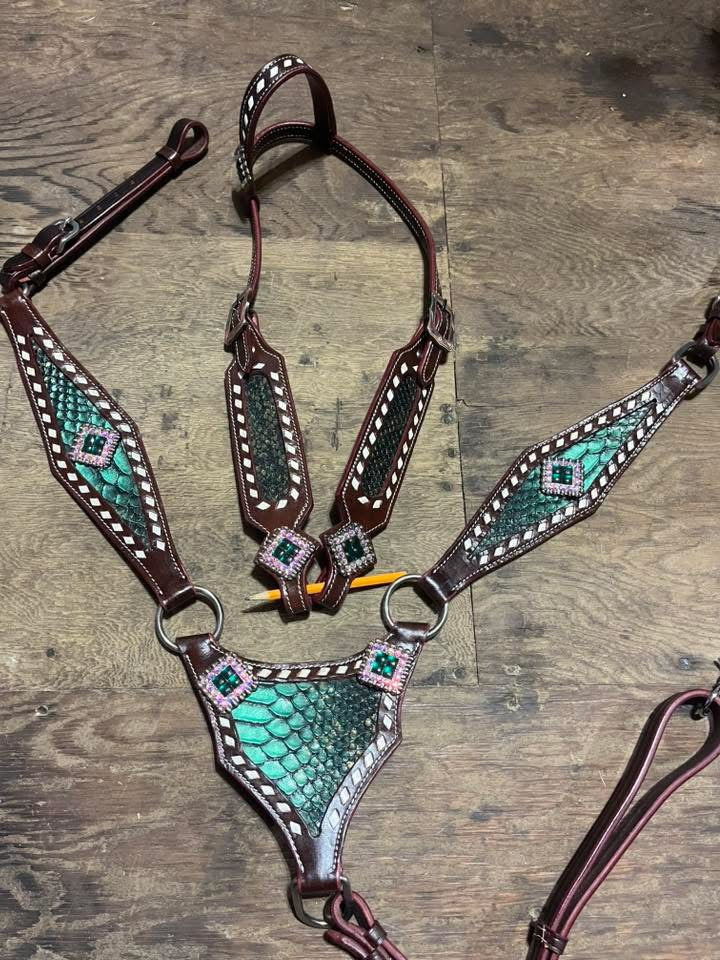 Green multi Colour one ear tack set