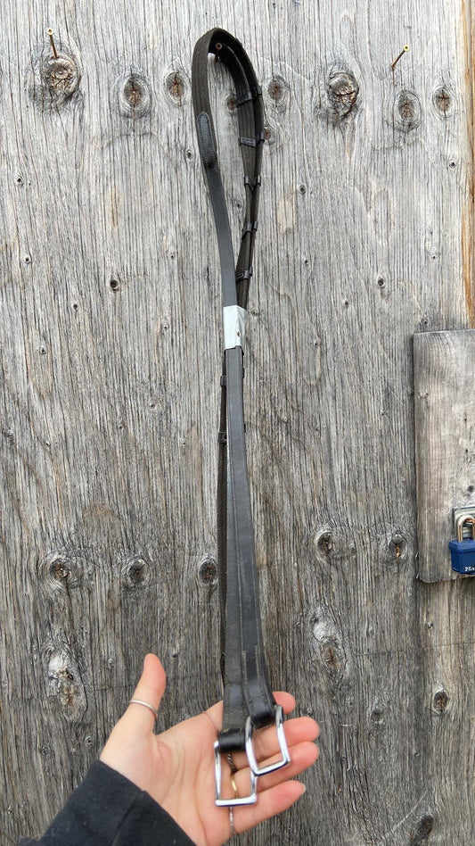 Black nylon and leather reins with buckles