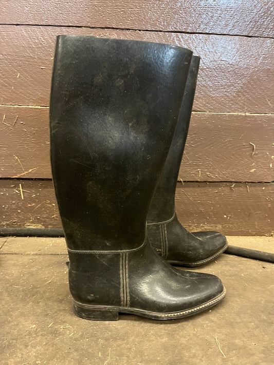 Rubber size 6 riding boots used