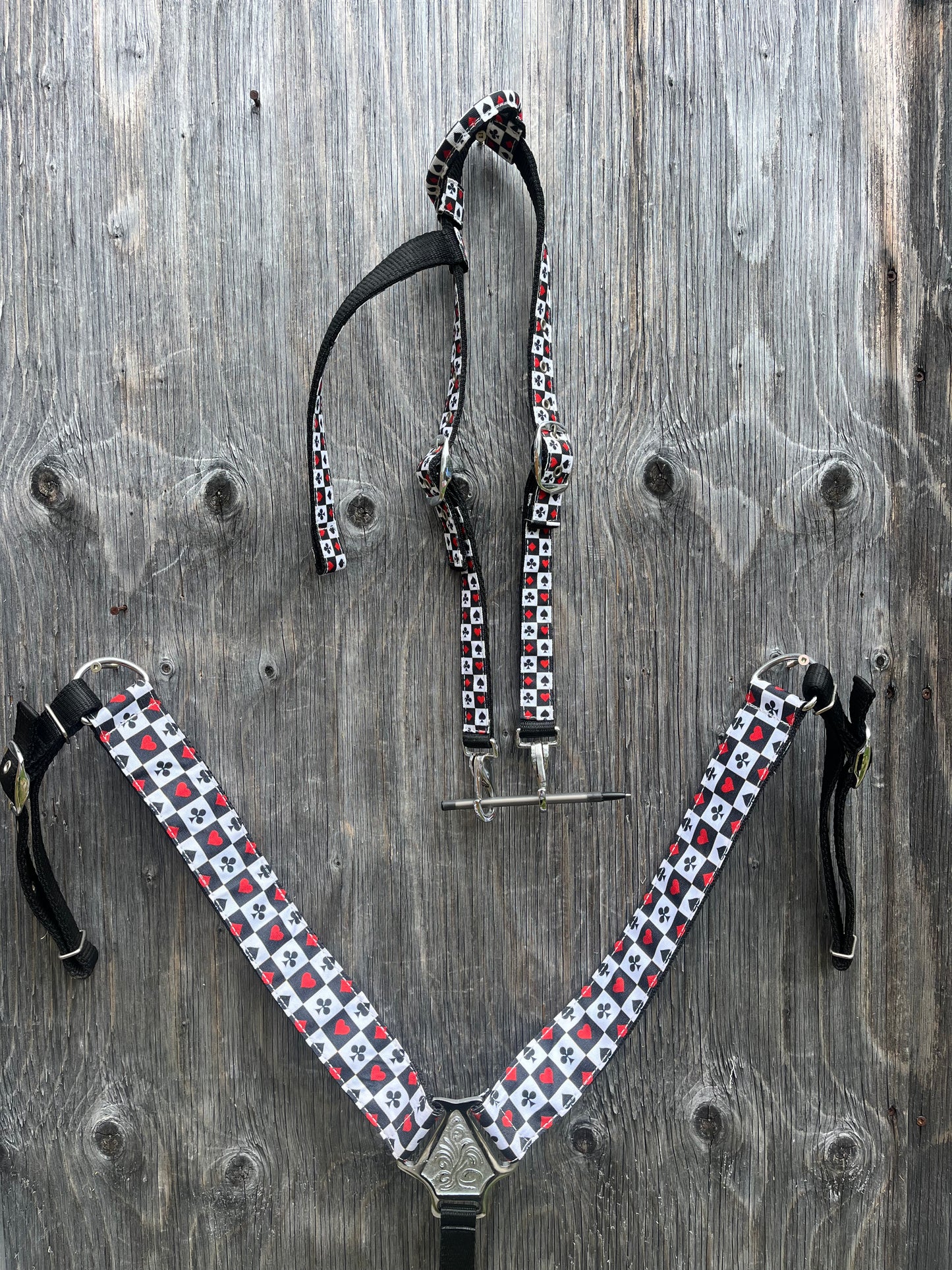 Gambler nylon tack set also comes with a browband piece