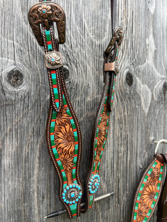 Green flower tooled tack set missing one stone