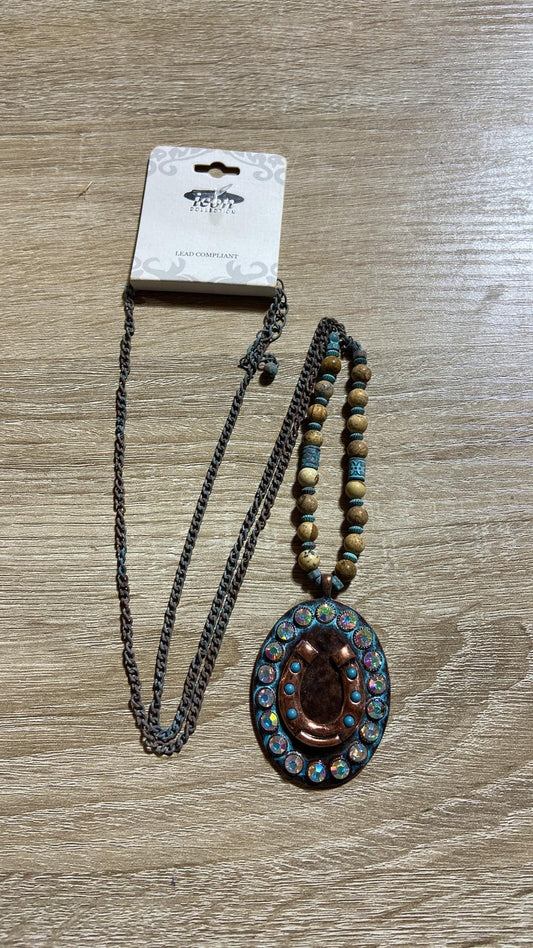 Horseshoe stone necklace